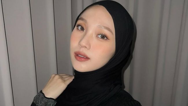 Beredar Foto Terbaru Jule Tak Pakai Hijab, Caption New Janda Jadi Sorotan