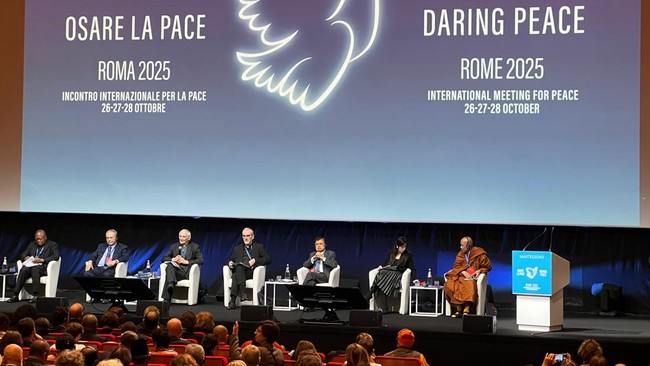 Pidato JK di Roma: Jika AS Mau Setop Perang, Perdamaian Bisa Tercapai Wakil Presiden Indonesia ke-10 dan ke-12 Jusuf Kalla (JK) mengajak komunitas internasional termasuk Amerika Serikat untuk berani menghentikan perang.