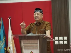 Beri Kuliah Umum di Unhas, Komjen Chryshnanda Bicara Hukum Simbol Kemanusiaan Beri Kuliah Umum di Unhas, Komjen Chryshnanda Bicara Hukum Simbol Kemanusiaan