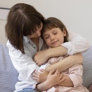 5 Kalimat Orang Tua yang Bisa Membuat Anak Lebih Tenang saat Tantrum Menurut Pakar