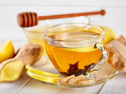 Segelas Teh Jahe Kunyit Tiap Hari, Tubuh Sehat dan Anti Pegal! Segelas Teh Jahe Kunyit Tiap Hari, Tubuh Sehat dan Anti Pegal!