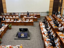 Komisi VIII DPR-Menhaj Rapat di Masa Reses, Targetkan Biaya Haji 2026 Turun