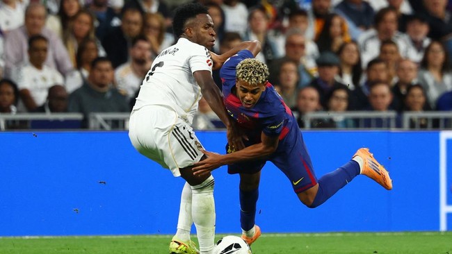 Real Madrid dan Barcelona sama-sama menyisakan tujuh laga sisa di Liga Spanyol Musim ini. Apakah Real Madrid masih berpeluang menyalip Barca?