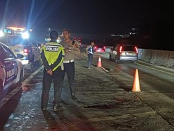 Bus PO Haryanto Terguling di Tol Batang, 3 Orang Tewas dan 20 Terluka Bus PO Haryanto Terguling di Tol Batang, 3 Orang Tewas dan 20 Terluka