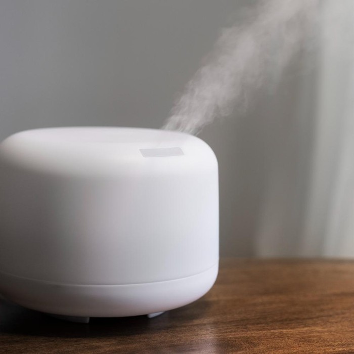 Menggunakan dehumidifier dapat mengusir bau apek di rumah saat musim hujan/Foto: Freepik.com