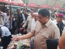 Momen Menteri Ara dan Bupati Aep Borong Dagangan UMKM Karawang
