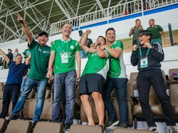Gubsu Bobby Unggah Foto Peluk Menantu Edy Rahmayadi, Rival di Pilgubsu 2024 Gubsu Bobby Unggah Foto Peluk Menantu Edy Rahmayadi, Rival di Pilgubsu 2024