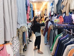 Pedagang Thrifting Senen Tolak Saran Purbaya: Barang Lokal Nggak Laku di Sini Pedagang Thrifting Senen Tolak Saran Purbaya: Barang Lokal Nggak Laku di Sini