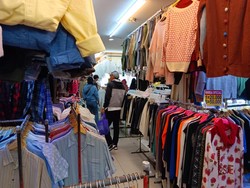 Curhat Bakul Thrifting Pasar Senen Usai Purbaya Rencana Setop Impor Balpres Curhat Bakul Thrifting Pasar Senen Usai Purbaya Rencana Setop Impor Balpres