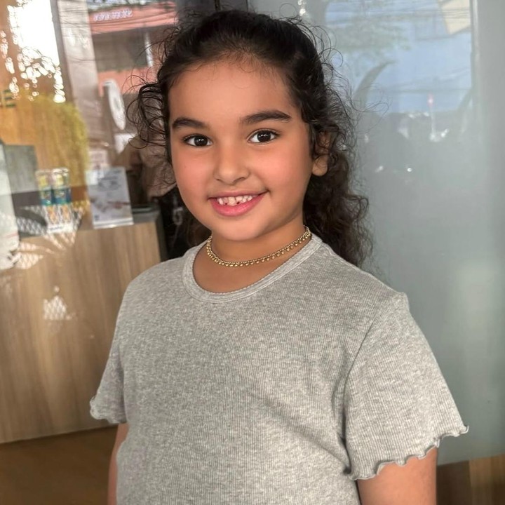 <p>Sejak kecil, Ayang selalu berhasil mencuri perhatian netizen dengan tingkahnya yang lucu dan menggemaskan. Paras wajah Ayang yang cantik dan manis mirip dengan sang Bunda. (Foto: Instagram @tasyafarasya)</p>