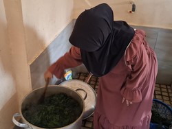 Video: Olahan Dendeng Tapi Terbuat dari Daun Singkong, Kayak Apa Tuh? Video: Olahan Dendeng Tapi Terbuat dari Daun Singkong, Kayak Apa Tuh?