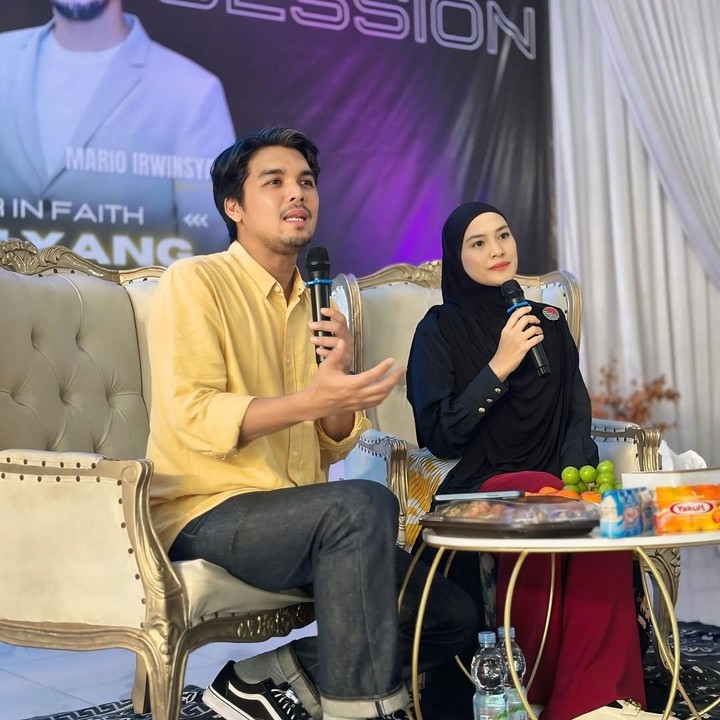 <p>Ia pun berharap agar dapat hidup selamanya bersama sang suami. &ldquo;Semoga selaluuu dalam curahan kasih sayang Allah.. barengan teruusss selama-lama nya sehidup se syurga bersama keluarga,&rdquo; ujar Ratu.&nbsp;(Foto: Instagram@ratu_anandita)</p>