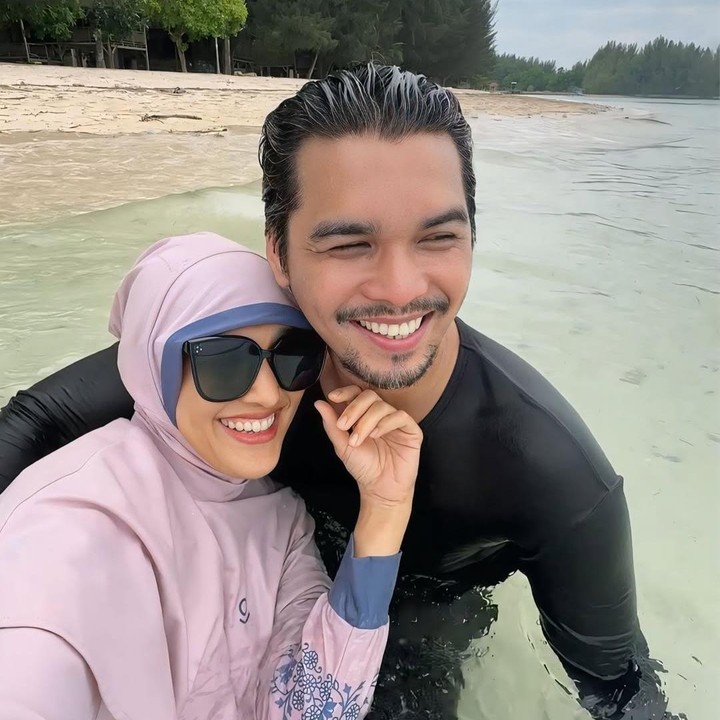 <p>Telah mengarungi bahtera rumah tangga selama satu dekade, pasangan Ratu Anandita dan Mario Irwinsyah ternyata pernah musuhan selama 16 tahun. Hal itu diungkap langsung oleh Ratu lewat <em>postingan</em> terbarunya di media sosial. (Foto: Instagram@ratu_anandita)</p>