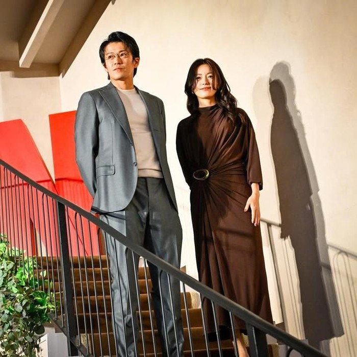 Shun Oguri dan Han Hyo Joo, dua pemeran utama dalam serial Netflix Romantic Anonymous.