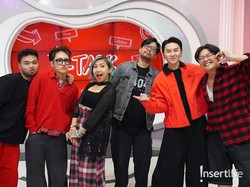 Kolaborasi Musik Dua Generasi, Ini 7 Potret Kompak SMASH & Ten2Five Comeback Bareng