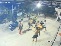 Maling Kotak Amal Tak Berkutik Usai Dikepung Warga di Kulon Progo Maling Kotak Amal Tak Berkutik Usai Dikepung Warga di Kulon Progo