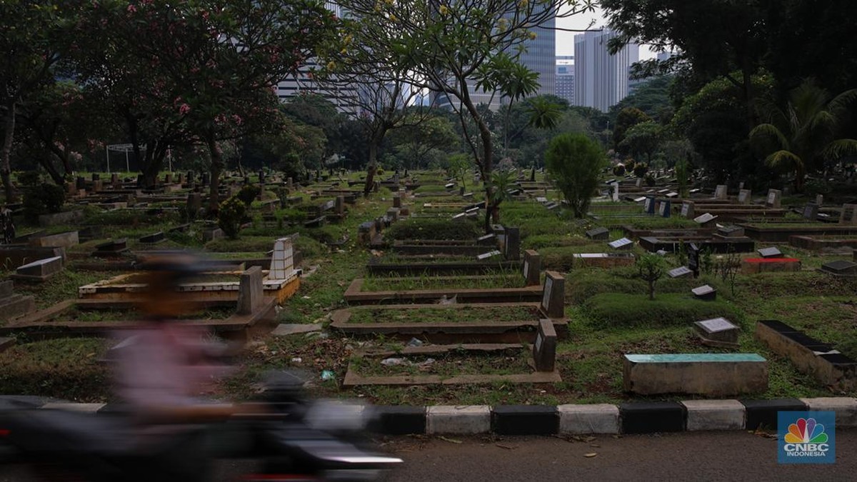 Geger Tukang Gali Kubur Ketemu Emas 2,4 Kilogram di Cirebon