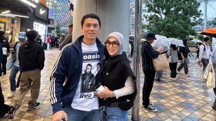 Syahrini dan Reino Barack Syahrini dan Reino Barack