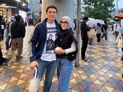 Terpopuler: Potret Syahrini dan Reino Barack Nonton Konser Oasis