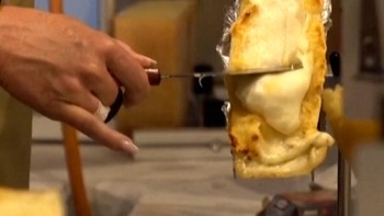 VIDEO: Lelehan Keju-keju Dunia di Kejuaraan Raclette Swiss