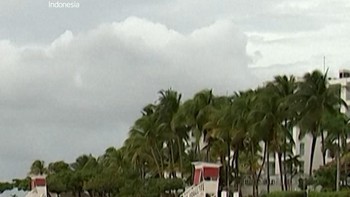 Pantai di Jamaika Lengang Jelang Badai Melissa Level 4