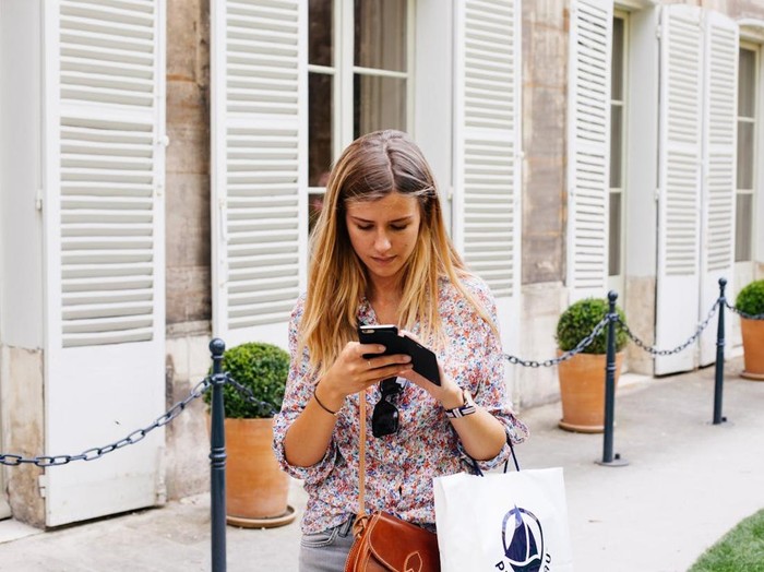 Banyak orang mengabaikan pengeluaran kecil seperti kopi, camilan, atau ongkir. Padahal, jika dijumlahkan, nilainya bisa cukup besar setiap bulannya. Tanpa disadari, pengeluaran kecil inilah yang membuat tabungan sulit bertambah.