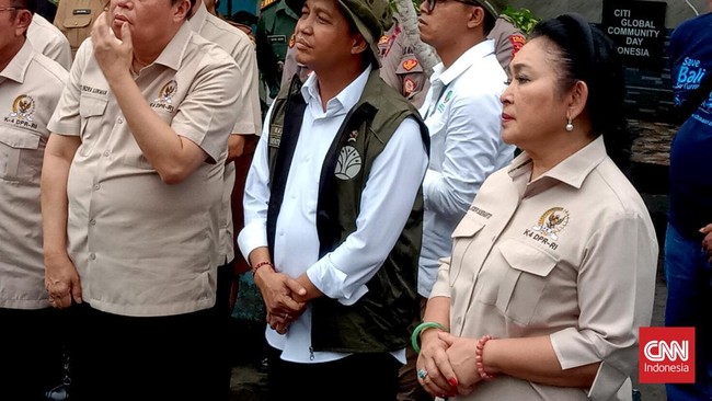 Titiek Soeharto marah atas konvoi truk bawa kayu gelondongan usai banjir Sumatra. Ia mendesak Menteri Kehutanan hentikan praktik itu.