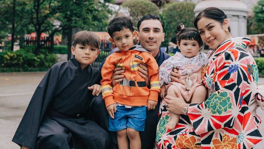 4 Tahun Menikah dengan Jedar, Vincent Verhaag: yang Paling Berat Tuh... - Insertlive.com 4 Tahun Menikah dengan Jedar, Vincent Verhaag: yang Paling Berat Tuh...