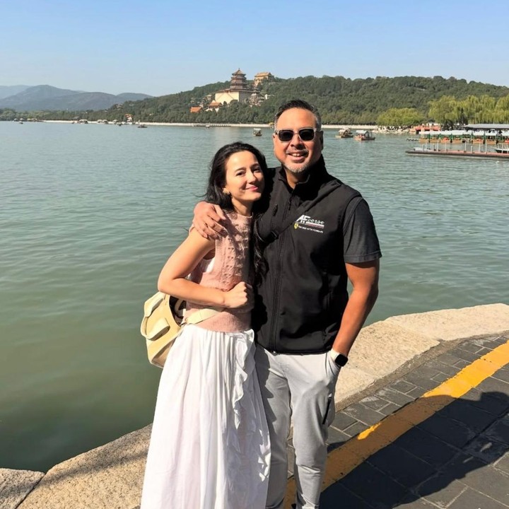 <p>Nama Julie Estelle pastinya sudah tak asing lagi di dunia hiburan. Aktris cantik ini resmi menikah dengan pembalap David Tjiptobiantoro pada tahun 2021. Setelah menikah, ia terlihat sering mendampingi sang suami saat bekerja. (Foto: Instagram @julstelle)</p>