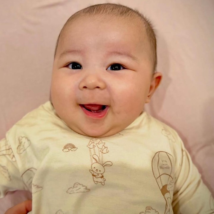 <p>Dalam salah satu potretnya, Fanny menuliskan <em>caption</em> manis yang berisi doa untuk <em>Baby</em> Udon. "<em>MasyaAllah tabarakhallah</em>...<em>ohayou gozaimashu</em> papa mama onlinya kazkaz, doain kazkaz dan jagain kazkaz teyus ya. <em>Audzu bikalimatillahit tammati min kulli syaithanin wa hammatin wa min kulli ainin lammah</em>," tulis Fanny lewat Instagramnya. (Foto: Instagram @fannykondoh)</p>