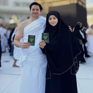 Andrew Andika dan Violentina Kaif Umumkan Pernikahan dan Umrah ke Tanah Suci