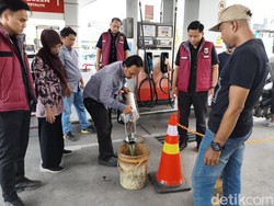 Polisi Sidoarjo Cek Sejumlah SPBU Usai Warga Keluhkan Motor Brebet Polisi Sidoarjo Cek Sejumlah SPBU Usai Warga Keluhkan Motor Brebet