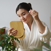 5 Bahan Skincare Terbaik untuk Perbaiki Tekstur dan Warna Kulit