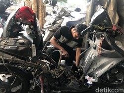 Bengkel di Gresik Kebanjiran Pelanggan Motor Brebet gegara Pertalite Bengkel di Gresik Kebanjiran Pelanggan Motor Brebet gegara Pertalite