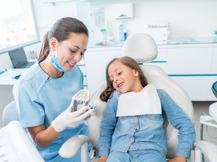 6 Kebiasaan Penyebab Gigi Tonggos Anak dan Perawatan untuk Memperbaiki Strukturnya