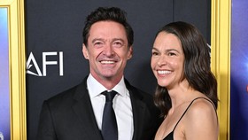 Hugh Jackman Debut Gandeng Pacar Baru di Red Carpet