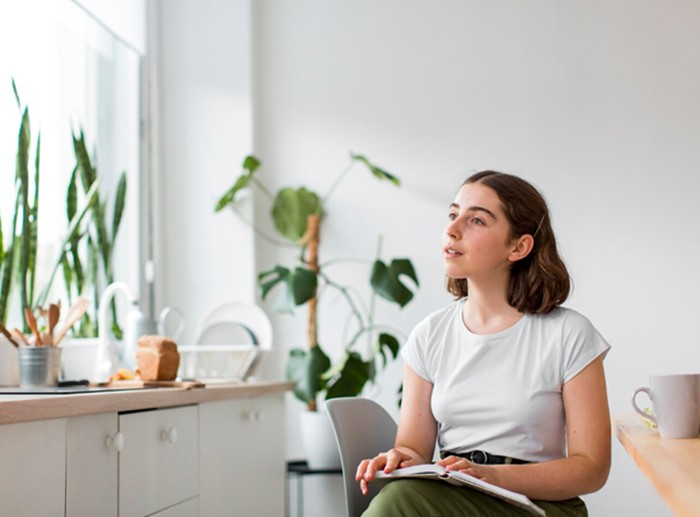 Sementara itu, jika kamu lebih suka jendela dengan pemandangan pedesaan, artinya kamu sosok yang tenang dan reflektif. Kamu sosok yang menghargai kebebasan dan ruang pribadi.