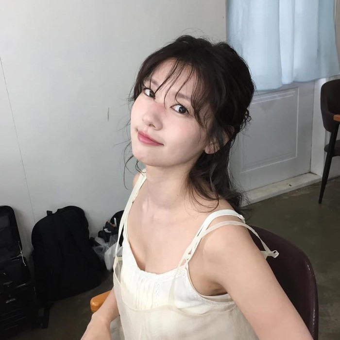 Menjadi proyek debut di Netflix, Jung So Min dikabarkan diincar memerankan karakter Jeong Geon Hwa. Ia merupakan perempuan yang berpengalaman selama empat tahun di Ocean Land Casino.