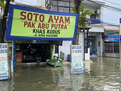 Bakul Menjerit Rugi gegara Banjir Kaligawe Semarang Tak Kunjung Surut Bakul Menjerit Rugi gegara Banjir Kaligawe Semarang Tak Kunjung Surut