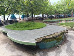 Diproyeksi Seperti Hawaii, Fasum Pantai Barat Pangandaran Mulai Rusak Diproyeksi Seperti Hawaii, Fasum Pantai Barat Pangandaran Mulai Rusak