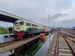 KAI Kerahkan Lokomotif Diesel Hidrolik Tembus Banjir di Semarang