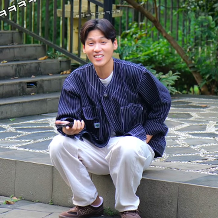 <p>Daehoon tampaknya memutuskan untuk menaikkan berat badan bukan hanya menjawab kekhawatiran netizen. Pria 30 tahun ini ingin tubuhnya lebih fit lagi setelah menjalani diet untuk menaikkan BB. "Terima kasih atas perhatian kalian, jangan khawatir, aku akan jadi Ayah yang lebih fit &amp; berisi lagi," ungkap Daehoon. (Foto: Instagram @daehoon_na)</p>