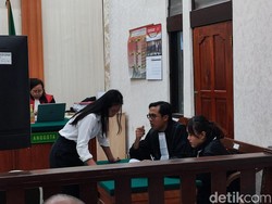 Buang Bayi ke Kloset Kos Denpasar, Perempuan Asal Bima Dituntut 6 Tahun Bui Buang Bayi ke Kloset Kos Denpasar, Perempuan Asal Bima Dituntut 6 Tahun Bui