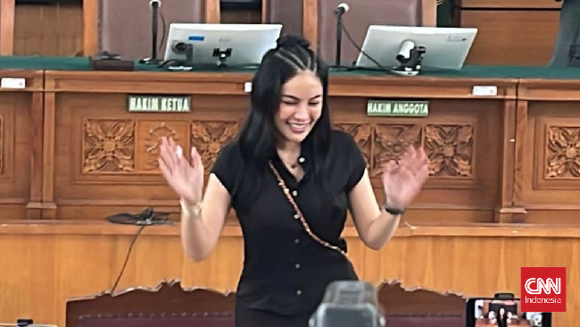 Banding yang diajukan Nikita Mirzani dalam kasus pemerasan dan pengancaman berujung penambahan hukuman dari 4 ke 6 tahun penjara.