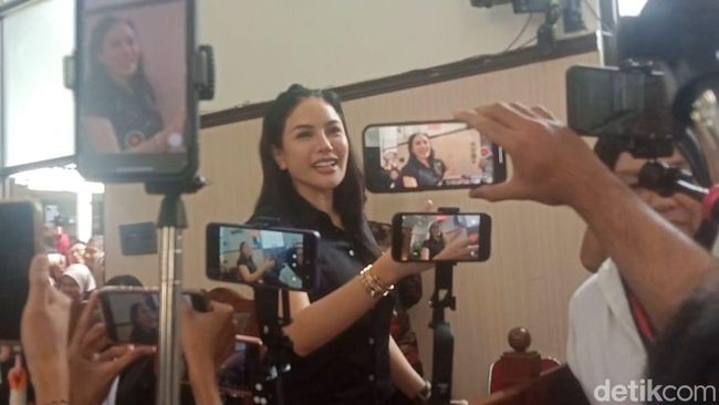 Nikita Mirzani Bantah Jualan dari Penjara, Sebut Gunakan Fasilitas dengan Pengawasan