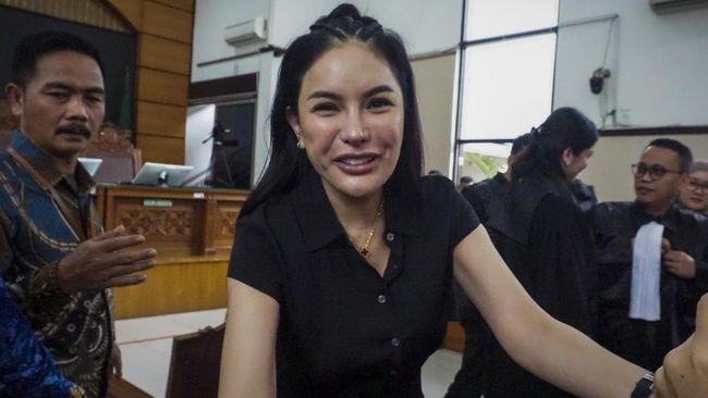 Nikita Mirzani Pastikan Banding atas Vonis 4 Tahun Penjara Nikita Mirzani memastikan bakal ajukan banding atas vonis empat tahun penjara dan denda Rp1 miliar dalam kasus pemerasan Reza Gladys.