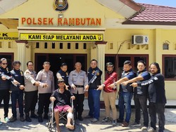 Pria di Banyuasin Ditembak Polisi Usai Begal IRT yang Sedang Antar Anak Pria di Banyuasin Ditembak Polisi Usai Begal IRT yang Sedang Antar Anak