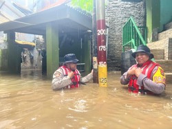Pemukiman Warga Kebon Pala Terendam Banjir, Tinggi Air Capai 1,2 M Pemukiman Warga Kebon Pala Terendam Banjir, Tinggi Air Capai 1,2 M
