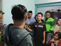 Heboh Warga Gerebek Rumah Kontrakan Diduga Jadi Prostitusi di Malang Heboh Warga Gerebek Rumah Kontrakan Diduga Jadi Prostitusi di Malang