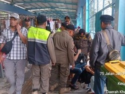 10 Penjual Obat Ilegal di Tanah Abang Ditangkap, 3.264 Butir Disita 10 Penjual Obat Ilegal di Tanah Abang Ditangkap, 3.264 Butir Disita